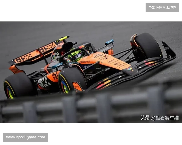 诺里斯新加坡首圈强硬超车引队内矛盾皮亚斯特里无线电表达不满 诺里斯新加坡首圈强硬超车引队内矛盾皮亚斯特里无线电表达不满