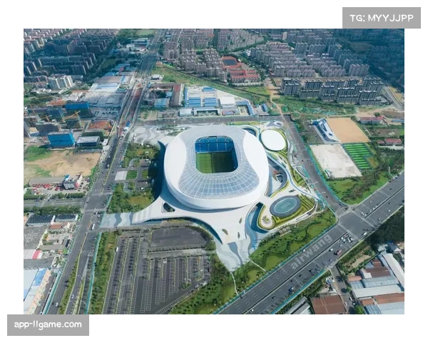 青岛青春足球场完成草皮整体更换,通过联赛准入检测